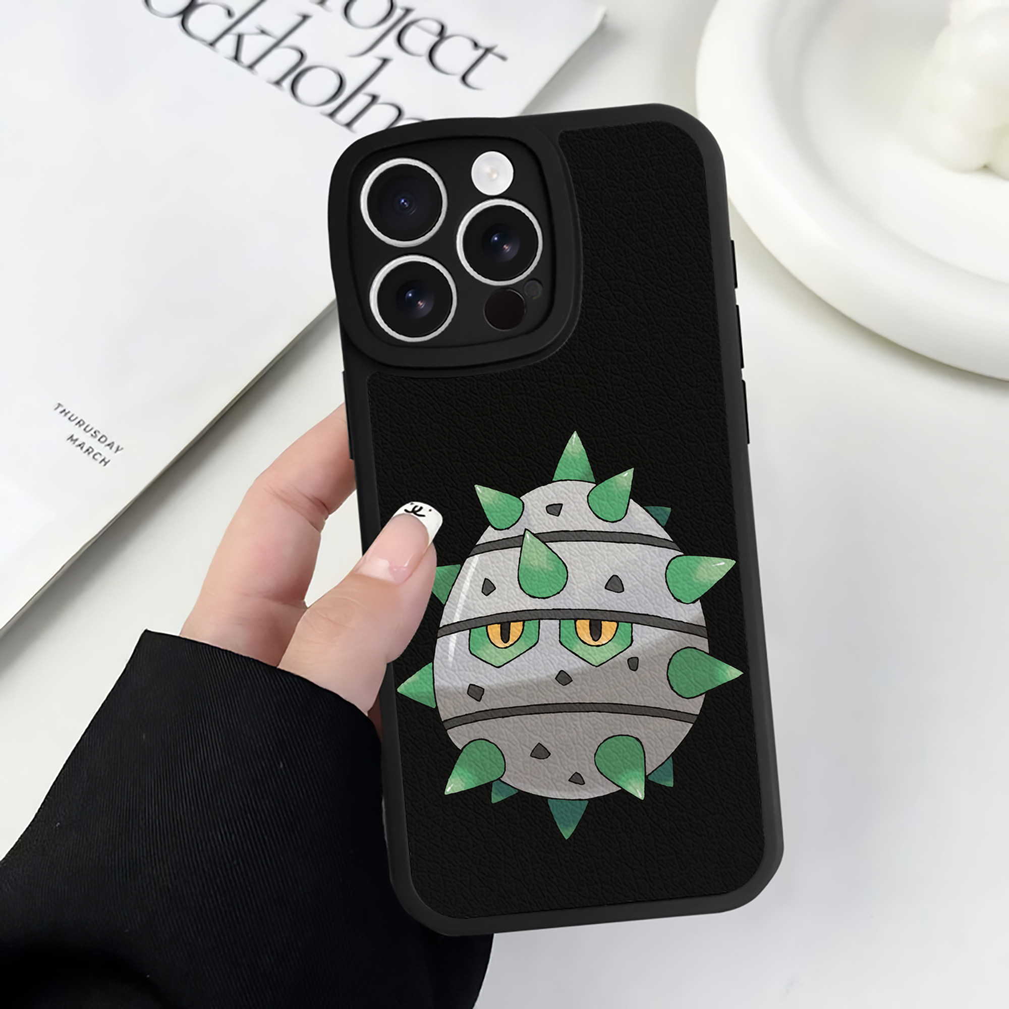 （画像用） ポケットモンスター Pokémon 【iPhone 16シリーズ対応】シリコンスマホケース（レザー調） 材質：シリコン
